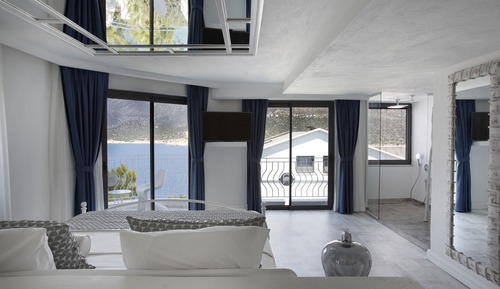 Suite, bañera de hidromasaje, vistas al mar