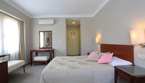 Habitación estándar con 1 cama doble o 2 individuales, vistas al mar