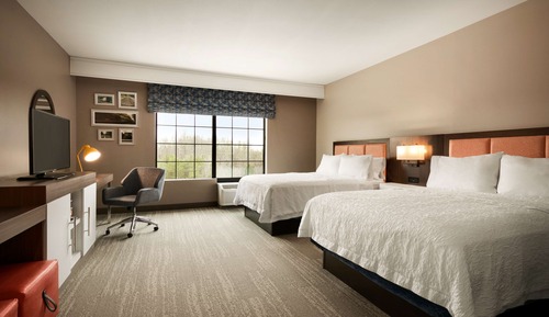 Habitación, 2 camas de matrimonio, frigorífico (Bathtub)