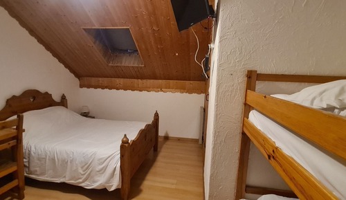 Habitación cuádruple clásica, baño privado (velux)