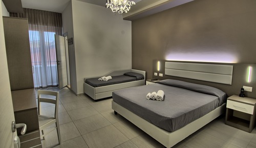 Habitación triple estándar, balcón