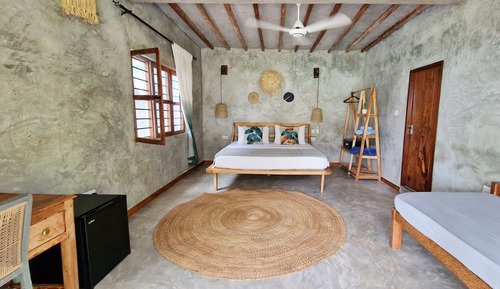 Habitación Deluxe doble, 1 cama de matrimonio con sofá cama, vistas al mar, en la zona del jardín