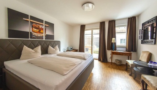 Habitación Confort doble, 1 cama de matrimonio grande, no fumadores, balcón