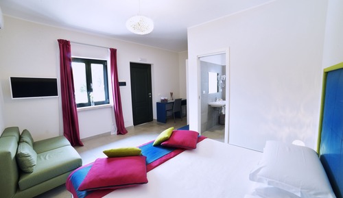 Habitación doble, vistas a la piscina (Peonia)