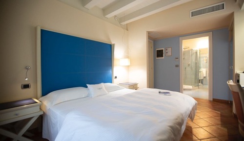 Habitación Confort doble, balcón, vistas a la ciudad