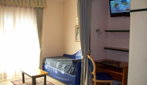 Suite junior, vistas parciales al mar
