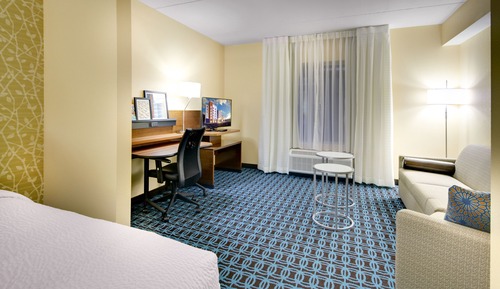 Suite, 1 cama de matrimonio grande con sofá cama (Mobility Accessible, Roll-In Shower)