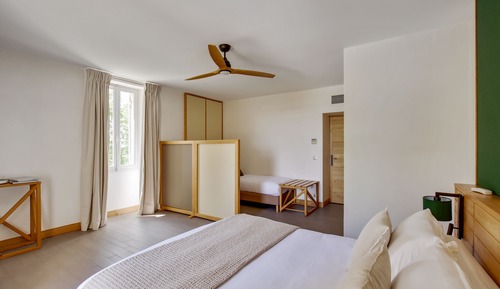 Habitación triple Confort, baño privado, vistas al viñedo (Chambre )