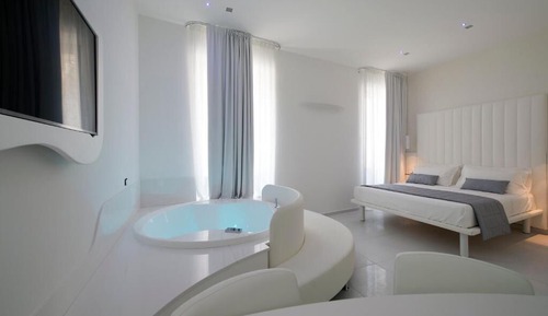 Estudio de lujo, bañera de hidromasaje