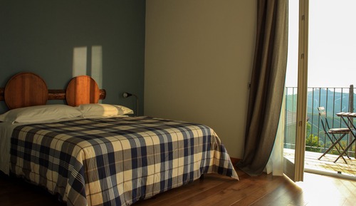 Habitación estándar doble, balcón, vistas a la colina