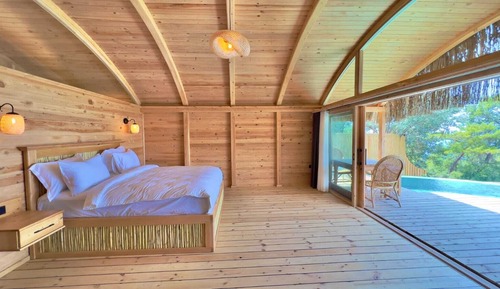 Lotus ( Private Pool and Jacuzzi )