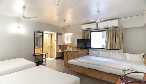 Habitación familiar, 1 cama de matrimonio grande, fumadores, vistas a la ciudad