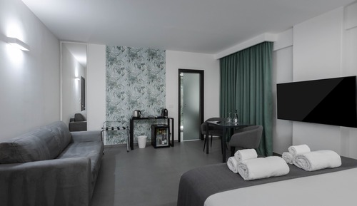 Habitación exclusiva, balcón, vistas a la ciudad