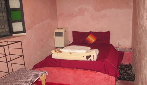 Habitación triple estándar, varias camas, baño privado, vistas al jardín