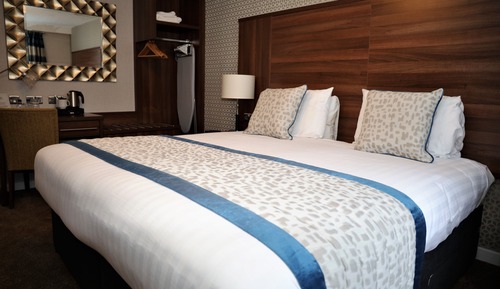 Habitación superior con 1 cama doble o 2 individuales, 1 cama de matrimonio grande