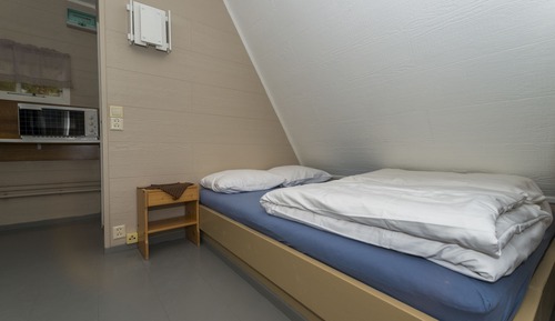 Economy Cabin, 1 Queen Bed, Shared Bathroom