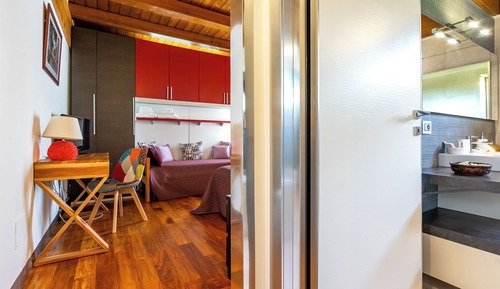 Habitación, baño privado, vistas a la piscina