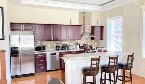 Apartamento de lujo, 2 habitaciones, vistas parciales al mar