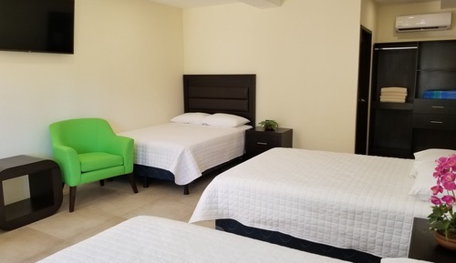 Habitación triple superior, varias camas, baño privado