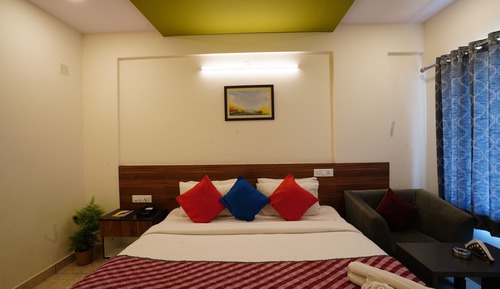 Habitación Deluxe, 1 cama de matrimonio grande, vistas a la ciudad