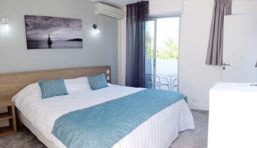 Habitación Deluxe con 1 cama doble o 2 individuales, terraza, vistas parciales al mar (Terrasse  )