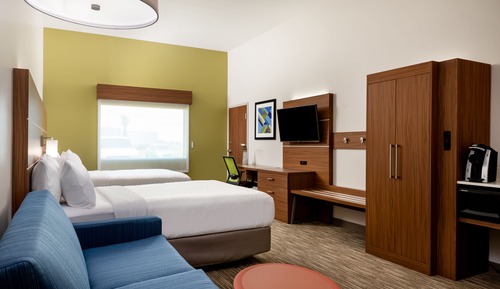 Habitación estándar, 2 camas de matrimonio (Communications, Roll-In Shower)