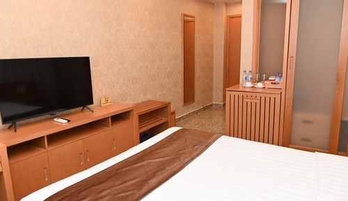 Habitación superior con 1 cama doble o 2 individuales (  A  )