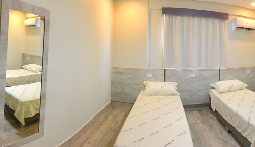 Habitación con 2 camas individuales