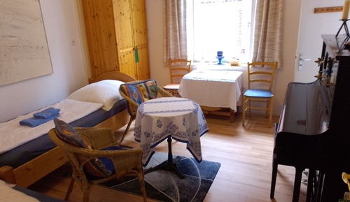 Habitación con 2 camas individuales