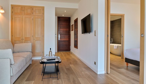 Suite, vistas al mar (ou mer latérale)