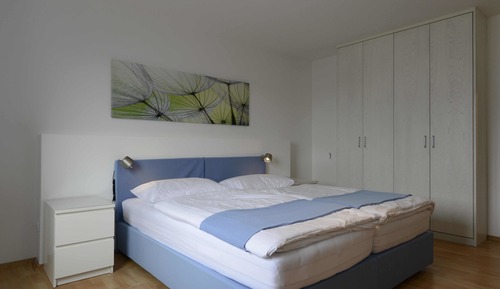 Habitación con 2 camas individuales, baño compartido