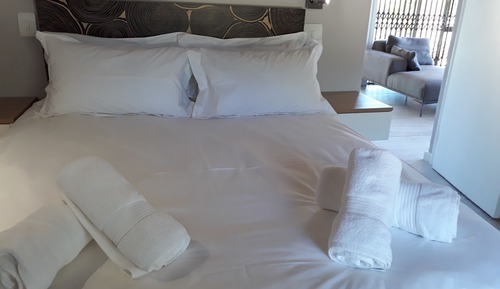 Rose: Two-Bedroom Cottage (8)