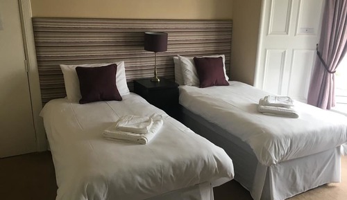 Habitación con 2 camas individuales