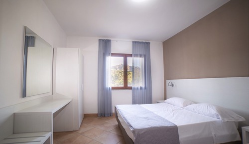 Apartamento Deluxe, 2 habitaciones, patio, vistas a la piscina