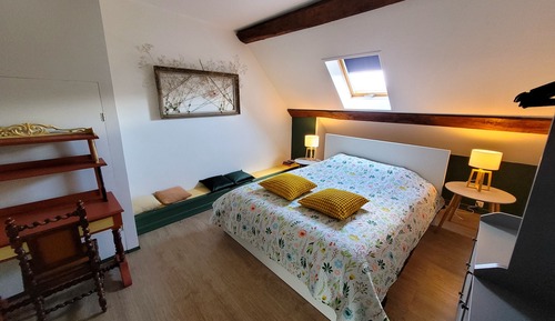 Apartamento familiar, baño privado, vistas al patio (Le Jardin)