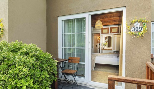 Kiraz Bahce Tek Buyuk Yatakli Oda ( 18m2 )