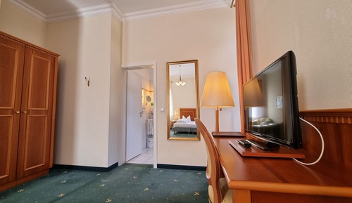 Habitación doble, en edificio anexo