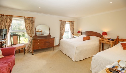 Habitación con 1 cama doble o 2 individuales, baño privado (4)