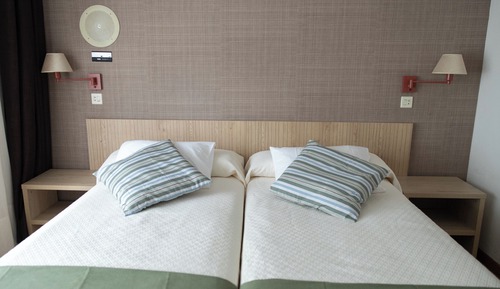 Habitación con 1 cama doble o 2 individuales, 1 cama doble o 2 individuales