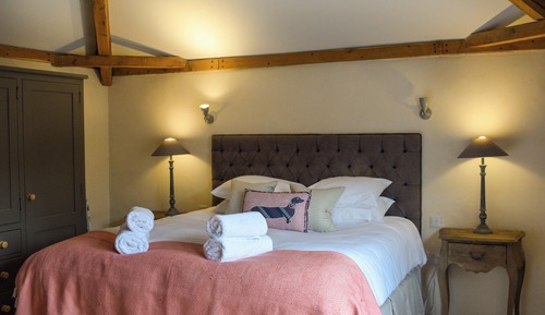 Casa de campo exclusiva, 2 habitaciones, 2 baños, vistas al patio