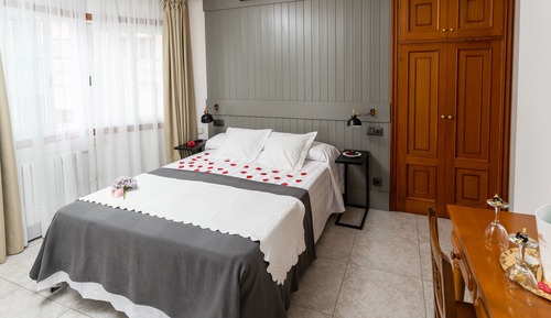 Habitación doble superior, 1 cama doble o 2 individuales, balcón