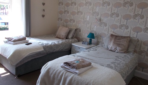 Habitación con 2 camas individuales