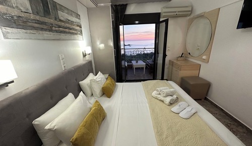 Apartamento panorámico, 2 habitaciones, vistas al mar (Brand New Comfy)