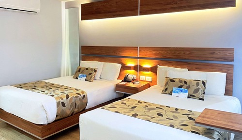 Habitación estándar, 2 camas dobles, no fumadores