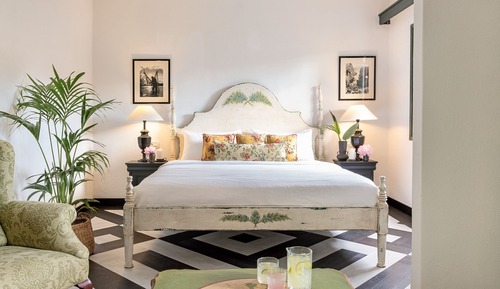 Country Studio at Yucca's Residence sharing Pool