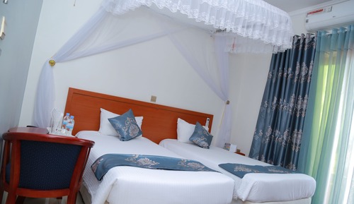 Habitación estándar con 2 camas individuales, 2 habitaciones, sauna, vistas a la ciudad