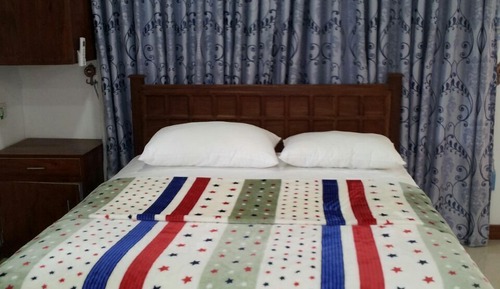 Habitación individual, baño compartido