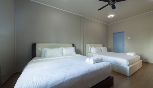 Habitación cuádruple Confort, varias camas, vistas a la ciudad