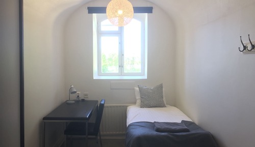 Basic Single Room, Shared Bathroom, Park View