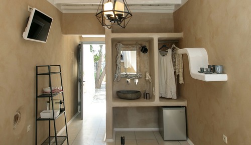 Habitación Confort doble, 1 cama de matrimonio grande, patio, en la zona del jardín